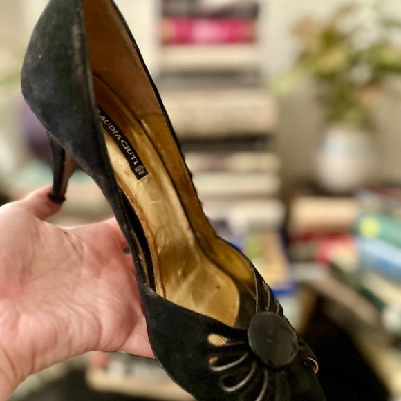 Vintage Claudia Ciutii 90s does 40s Black Cut Out Suede Peep Toe Heels- 8 1/2 - Picture 15 of 16